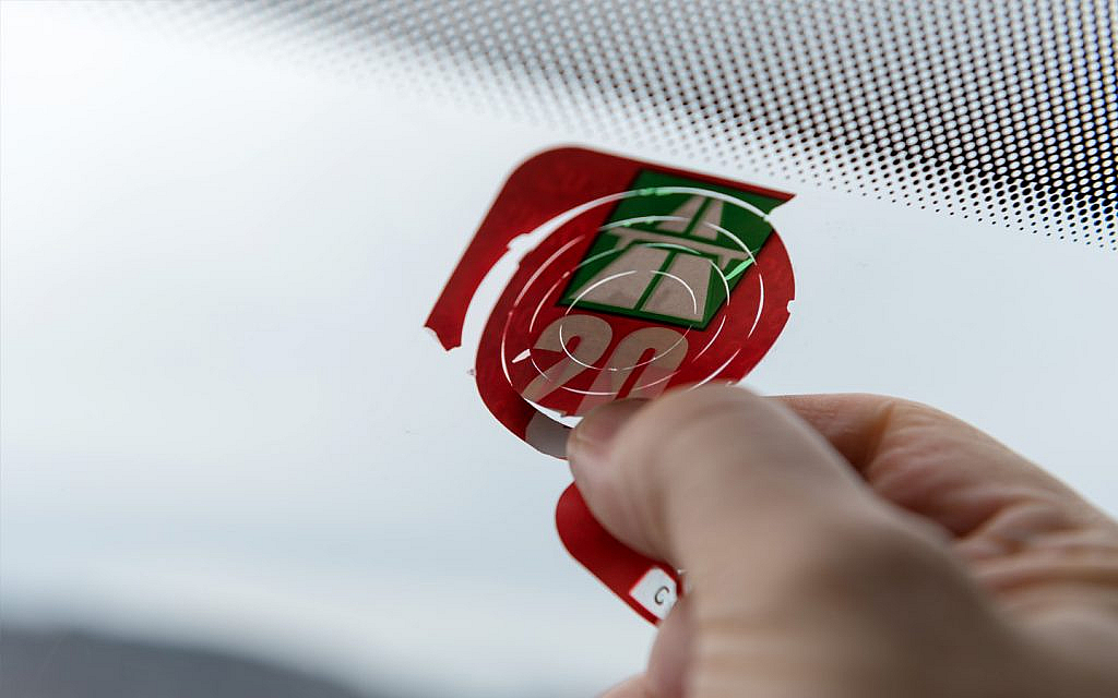 How To Remove Stickers From Car Windows Dubizzle