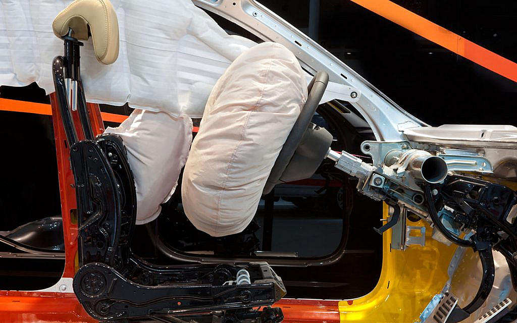 Airbag testing of a car