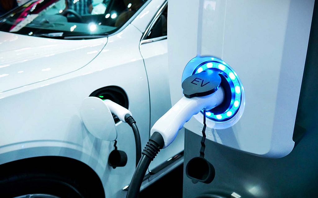 there are different types of electric cars in the UAE available for purchase