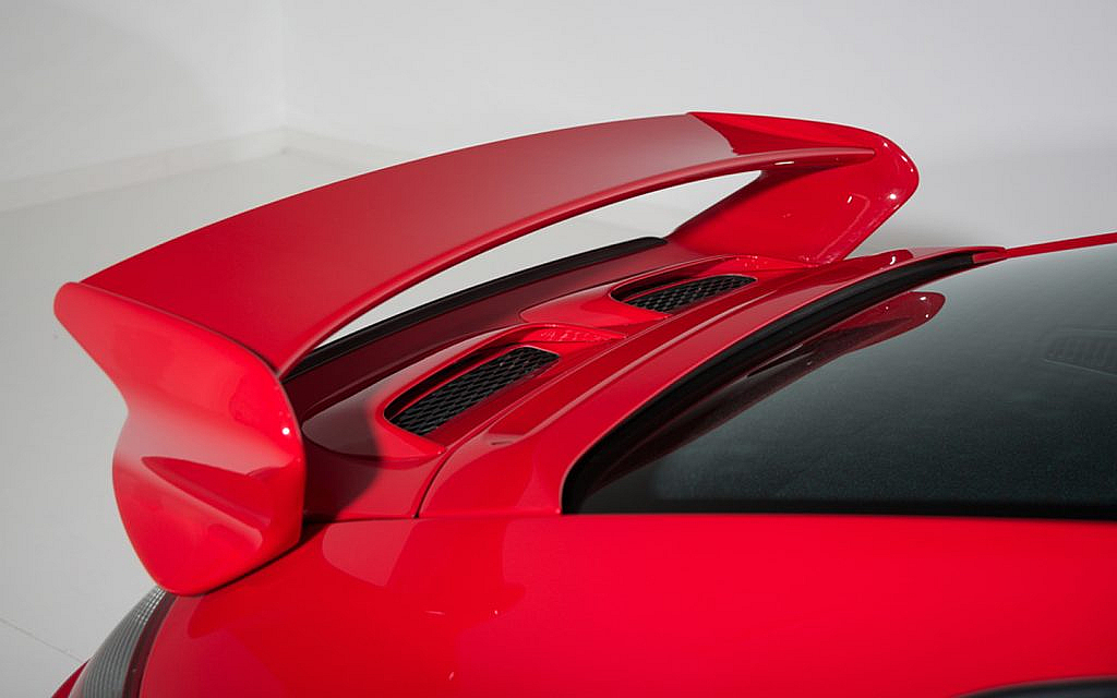A car spoiler