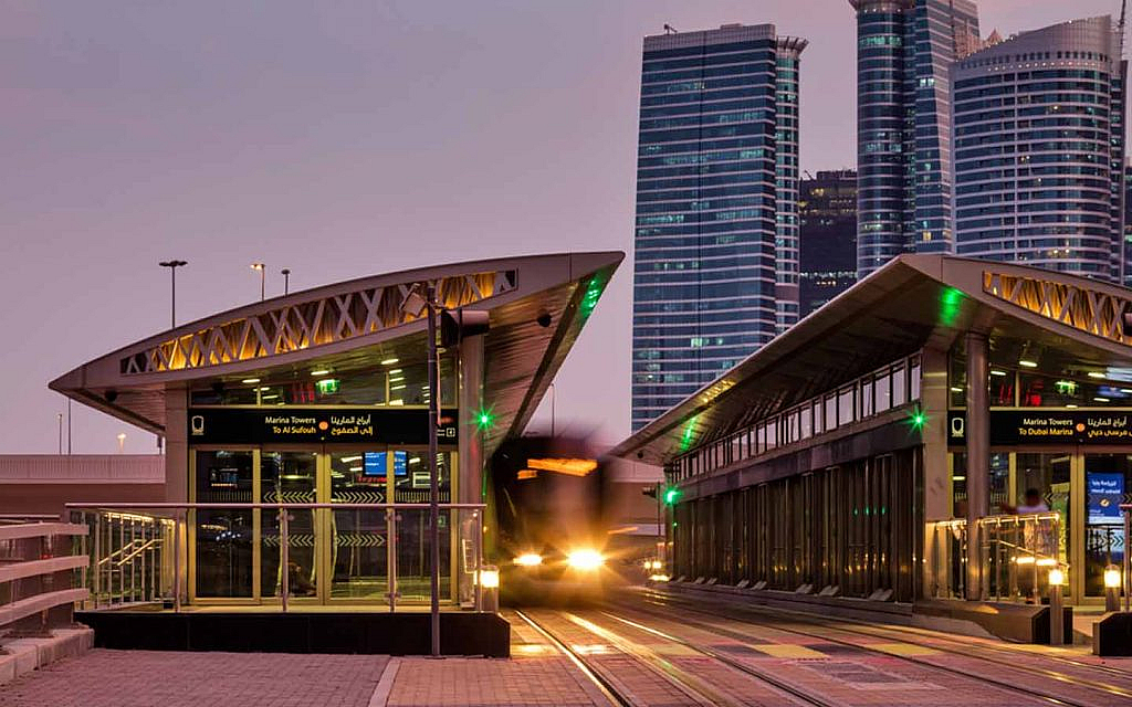 Dubai Tram reaching a station 