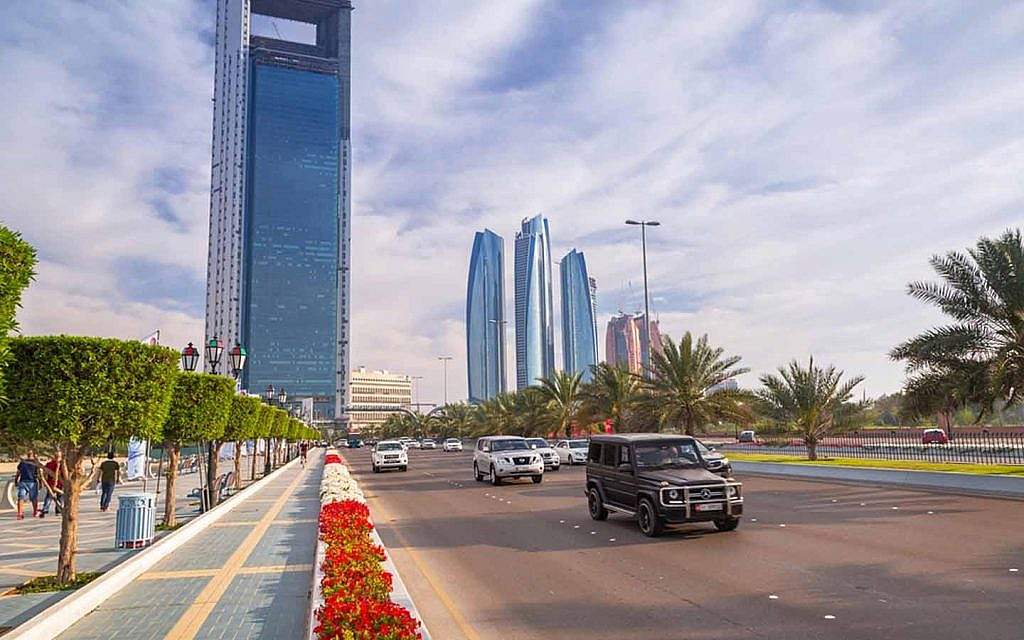 In case of an accident the system calls the Abu Dhabi police emergency numbers