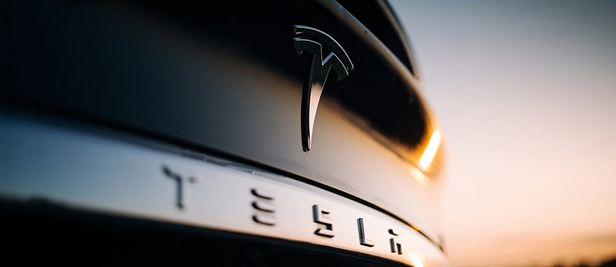 Difference between Tesla Autopilot & Full Self-Driving Cars | dubizzle