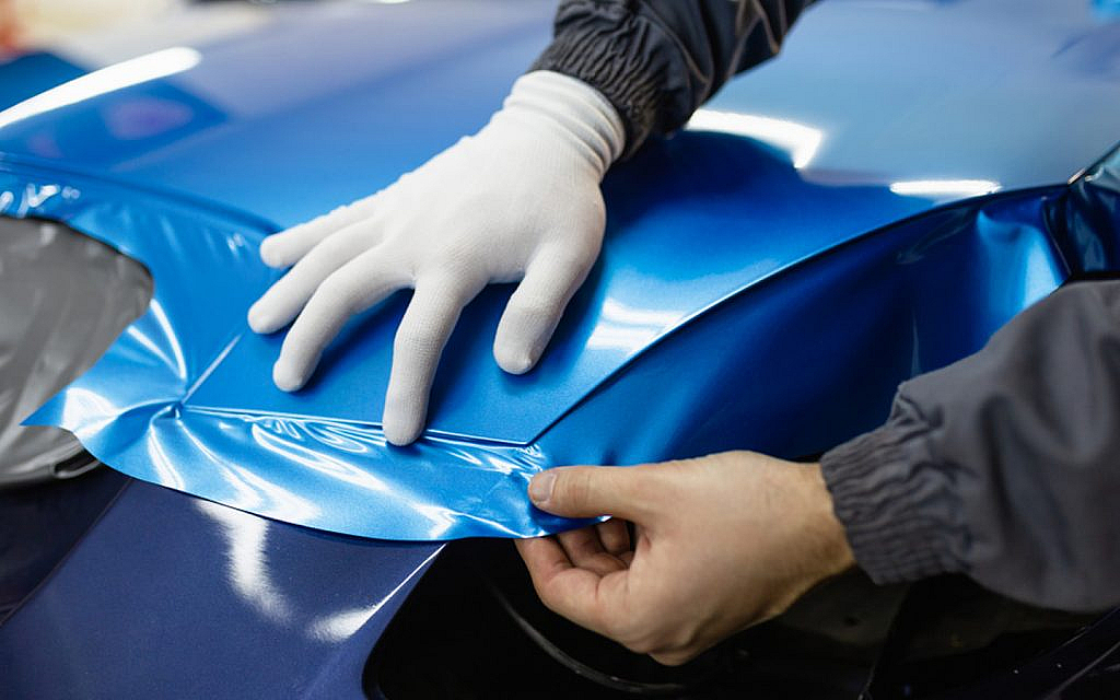 You need professionals to apply car wrap