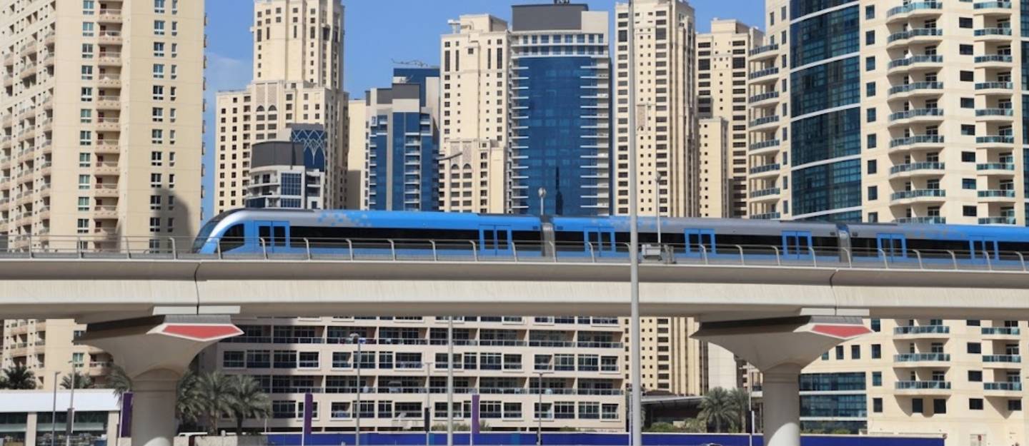 metro in dubai skyline