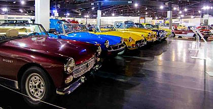 سيارات قديمة في متحف الشارقة للسيارات الكلاسيكية