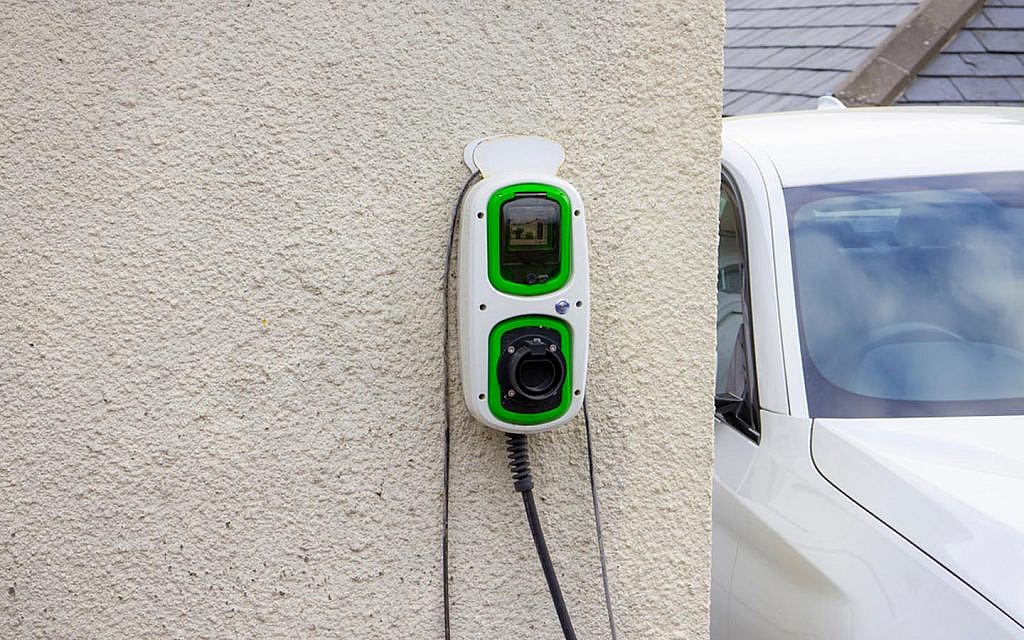 Best Electric Car Chargers Manufacturers. Features & More
