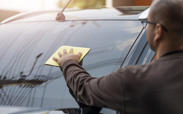Methods to Remove Scratches from Car Windows | dubizzle
