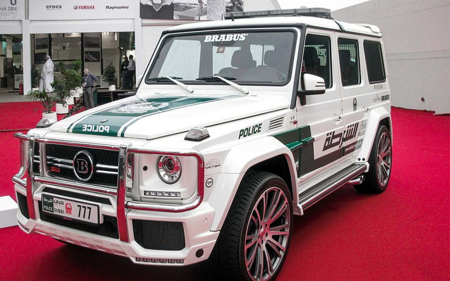 سيارة مرسيدس من شرطة دبي