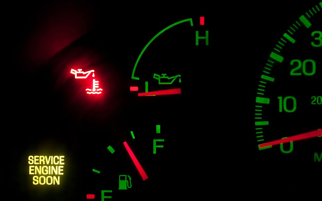  car dashboard indicating no oil pressure 