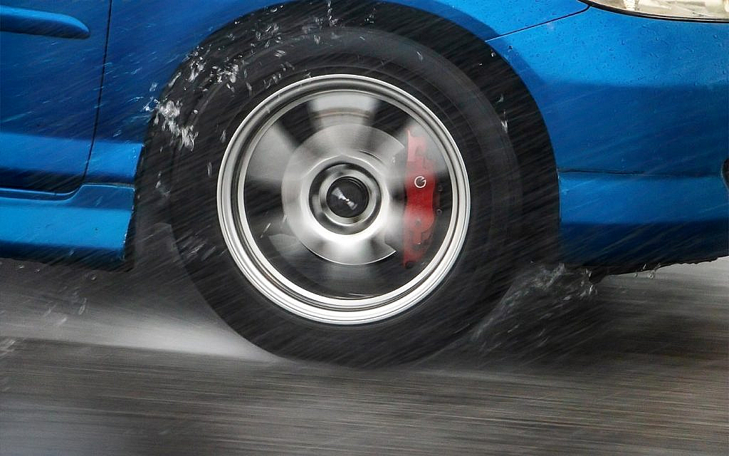 Aquaplaning on road