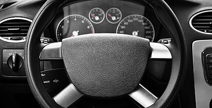 steering wheel returns to its centre