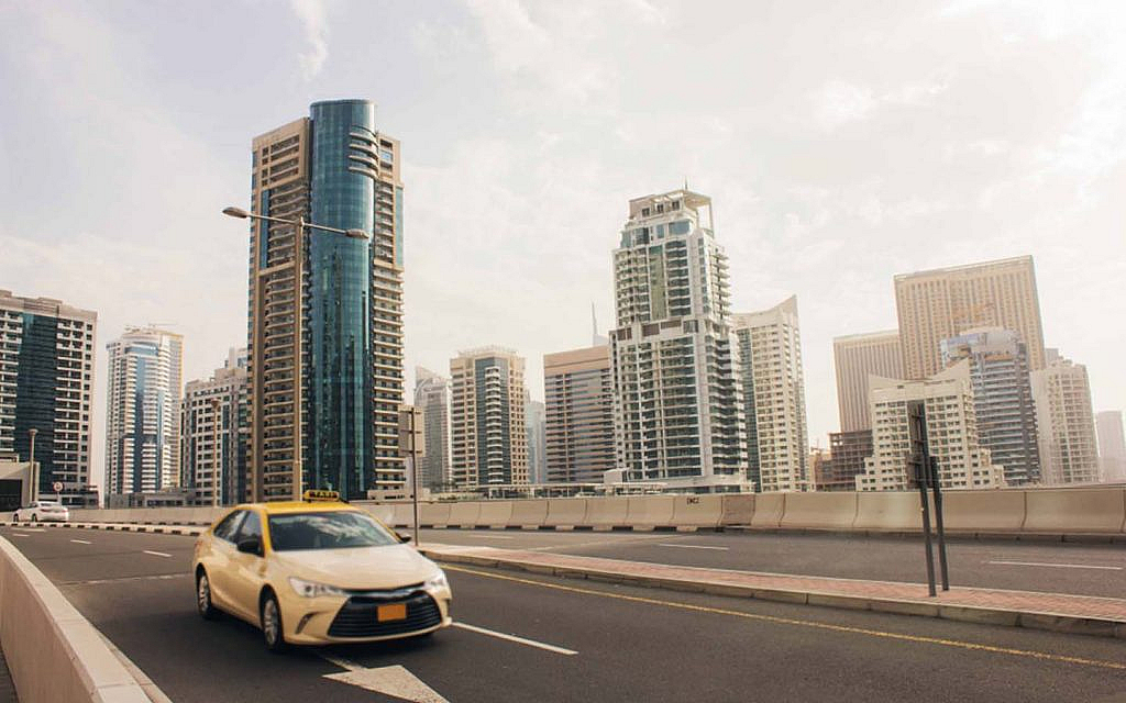 تكسي أصفر في دبي