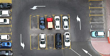 موقف سيارات من الأعلى