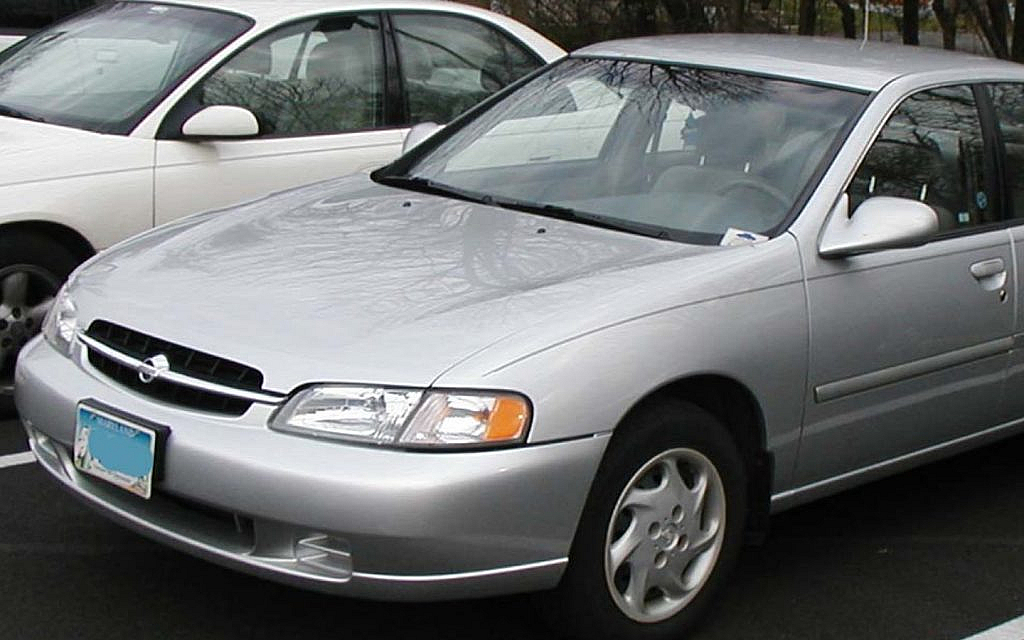 Second generation Nissan Altima