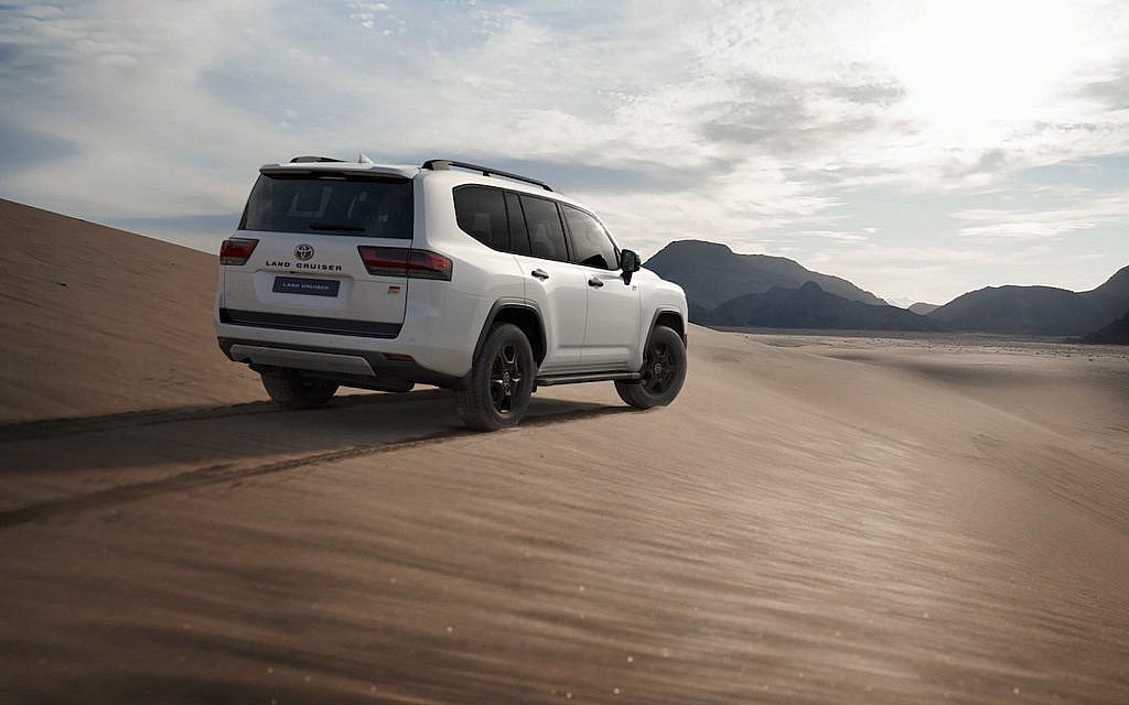toyota land cruiser 2022 safety features