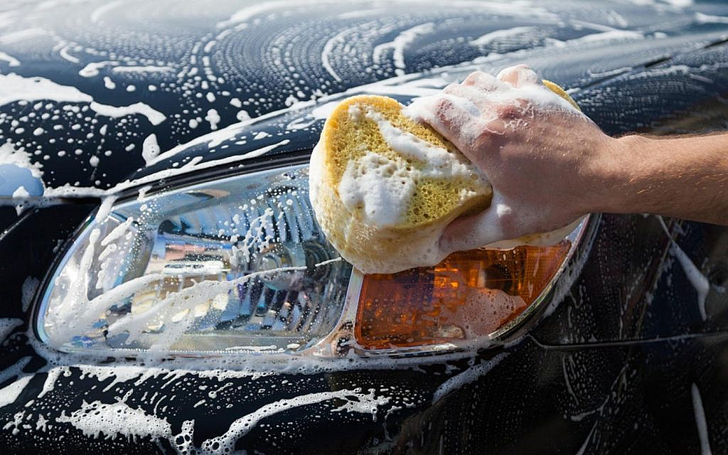 Car headlights restoration by using soap and water