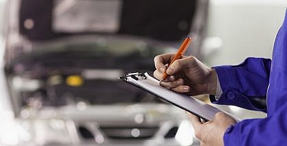 You can find several car garages in Al Ain