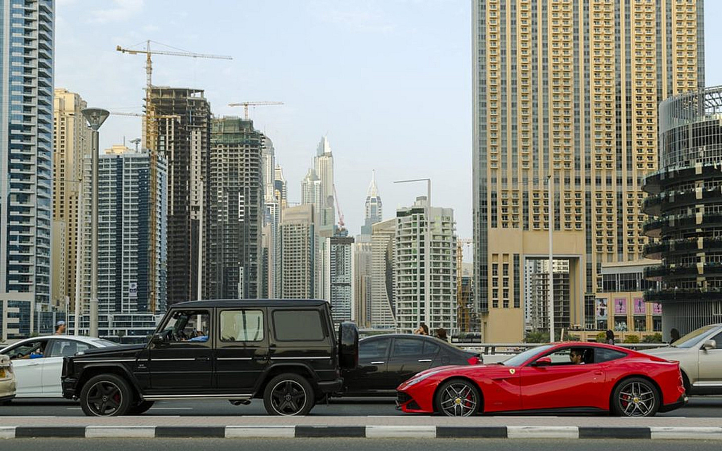 سيارات في دبي