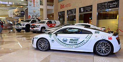 مقارنة بين سيارات شرطة أبوظبي واشهر سيارات شرطة دبي