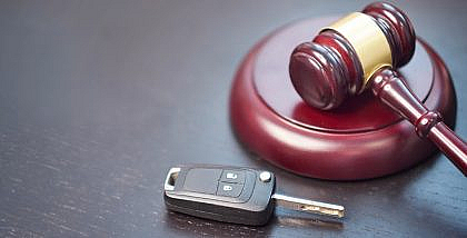 مطرقة ومفتاح