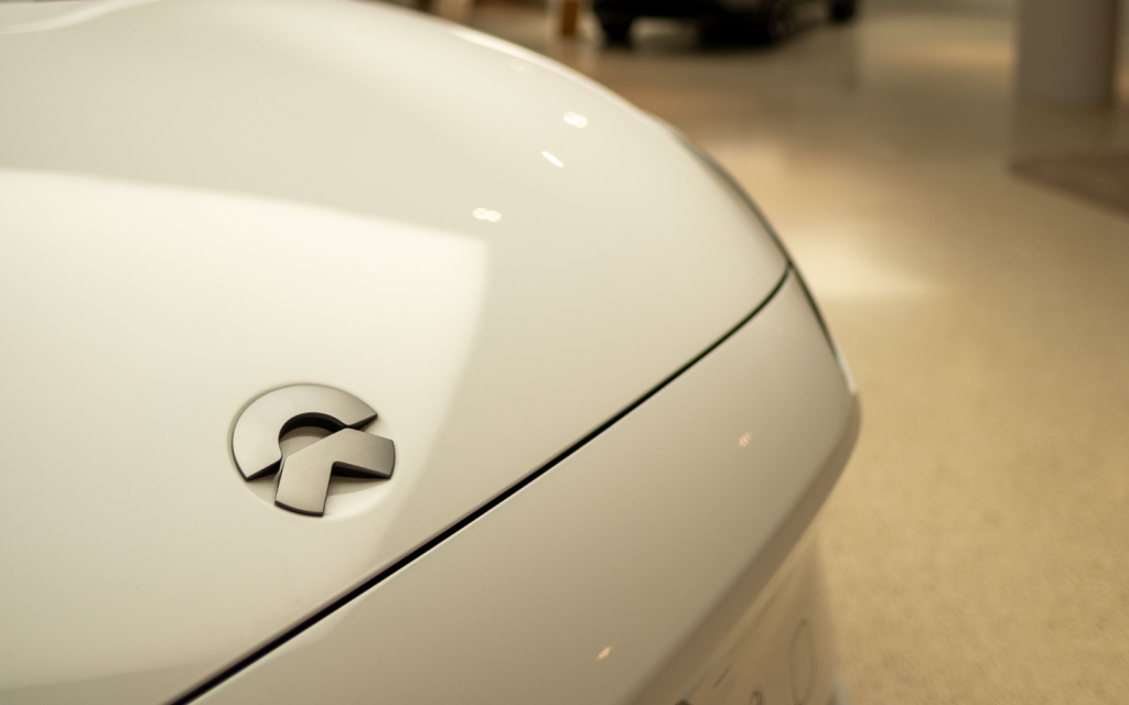 Nio’s logo on a car’s hood