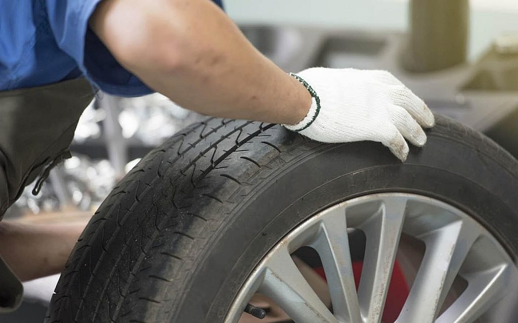 Car recovery services in Dubai offer roadside assistance when your vehicle has multiple flat tyres and can’t be driven safely.