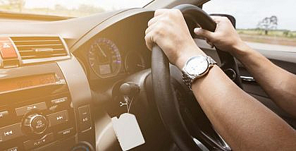 قيادة سيارة