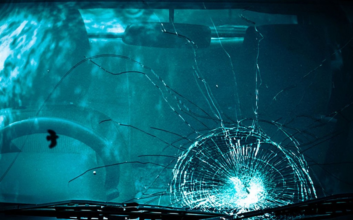 زجاج سيارة مكسور