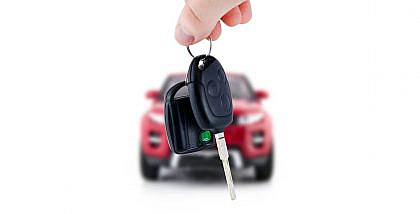 مفتاح سيارة حمراء