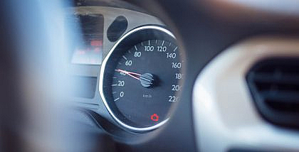 لوحة عدادات سيارة