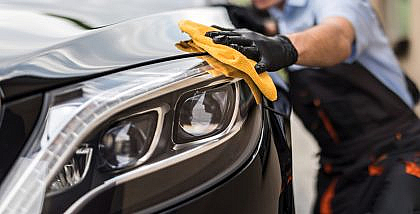 We tell you how to clean car headlights from the inside