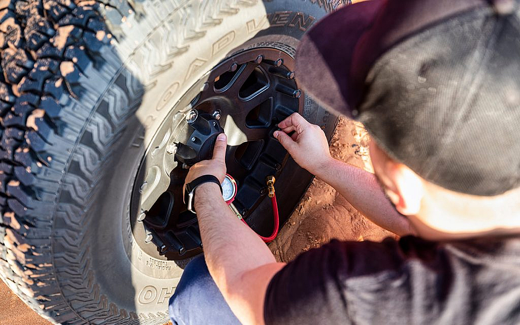 The tyre inflation pressure must be accurate