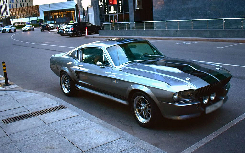 Ford Mustang Shelby GT500 Eleanor parked on the side of the road