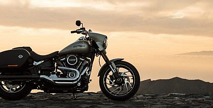 دراجة هارلي على جبل