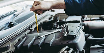 You must know how to read oil dipstick to check an engine oil level