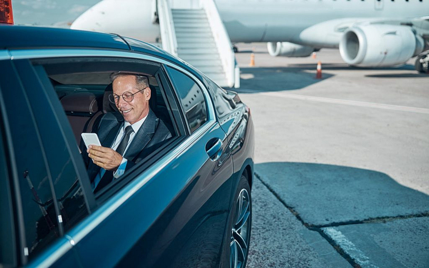 سيارة في المطار