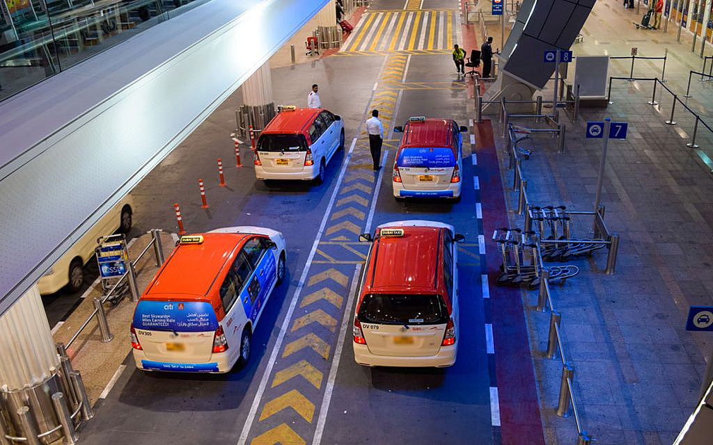 In-Safe hands taxis are available at airports in Dubai for the tourists and residents