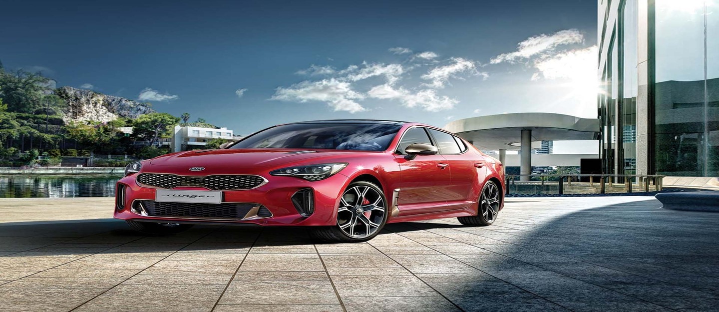 سيارة كيا حمراء