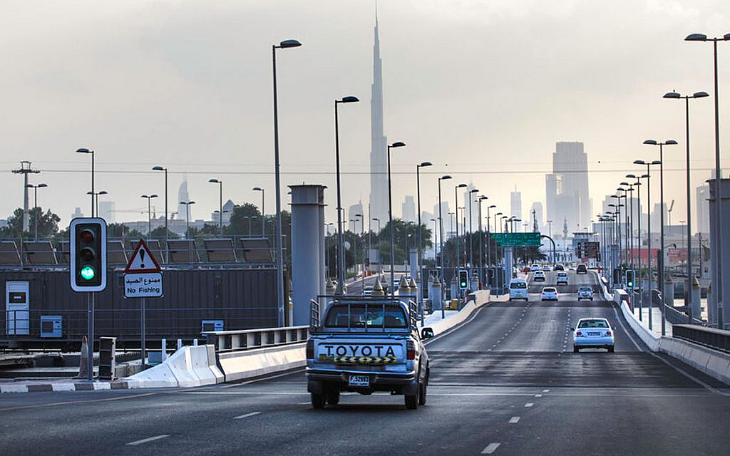 الجسر العائم دبي