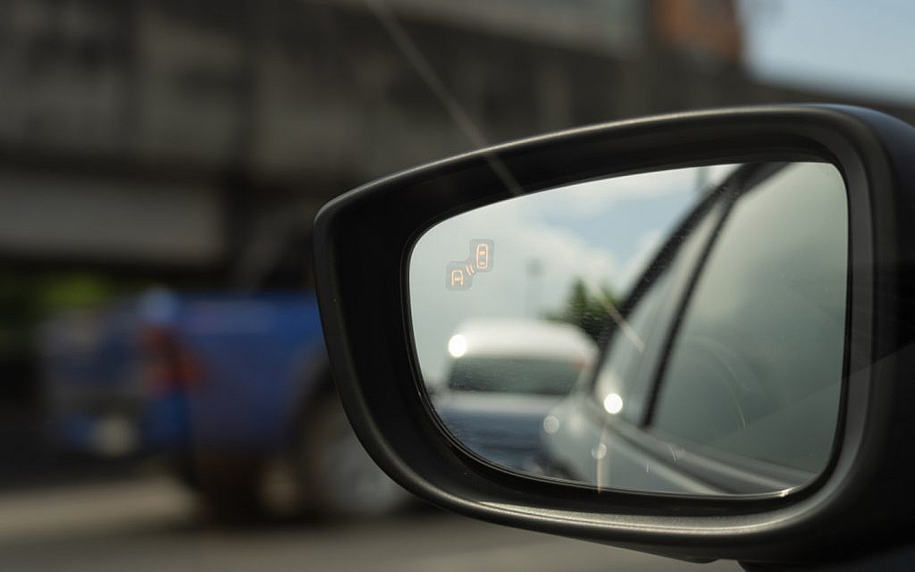 driving tips for a short person. Find your blind spot area