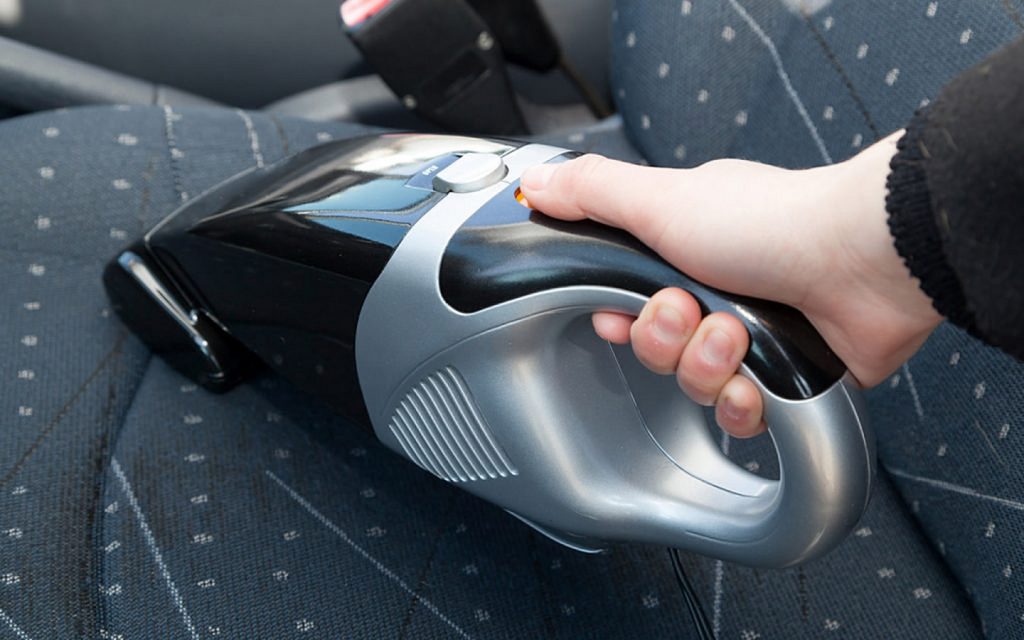 مكنسة كهربائية للسيارة