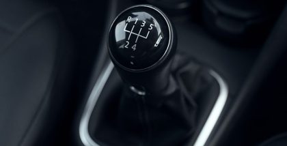 ناقل الحركة الاوتوماتيكي واليدوي