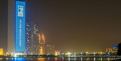 إمارة ابوظبي ليلاً