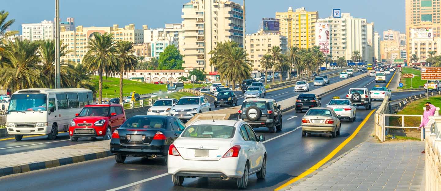 سيارات في الشارع