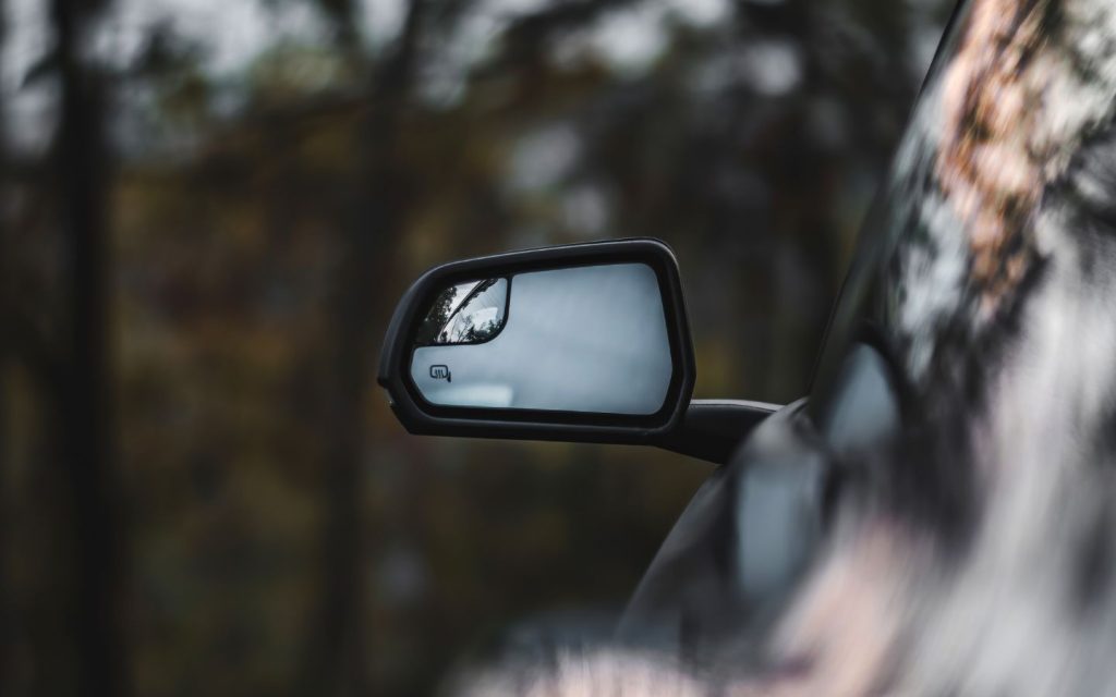 function of a blind spot mirror