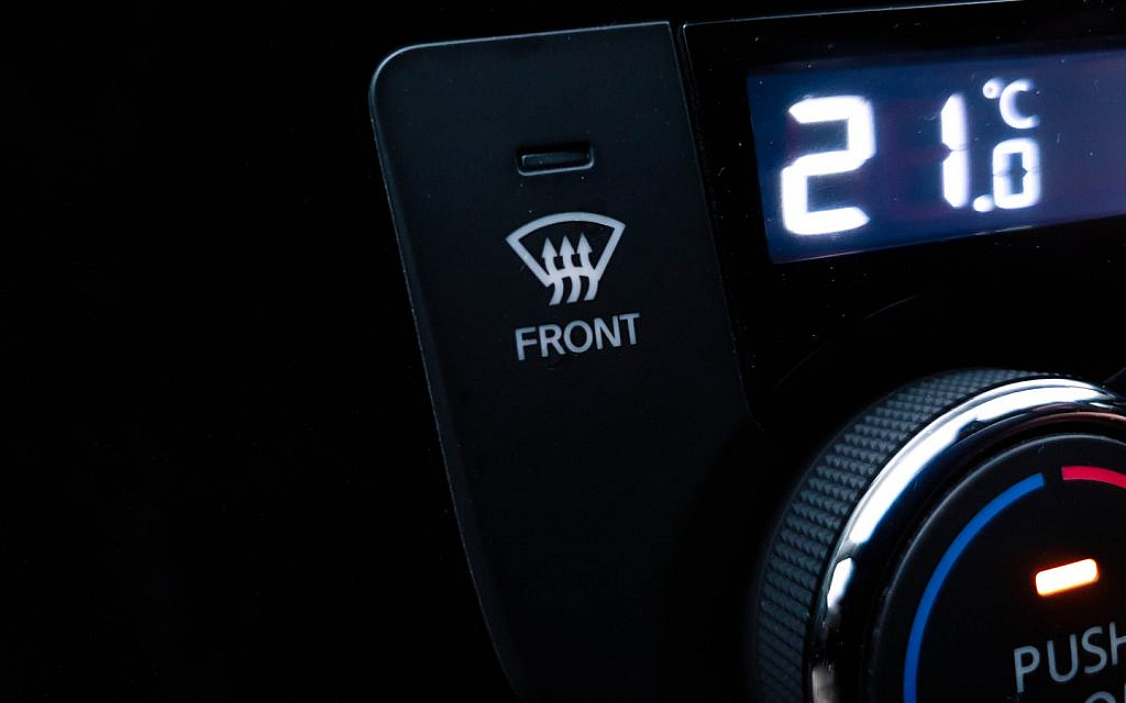 Image of defogger option on the car’s panel