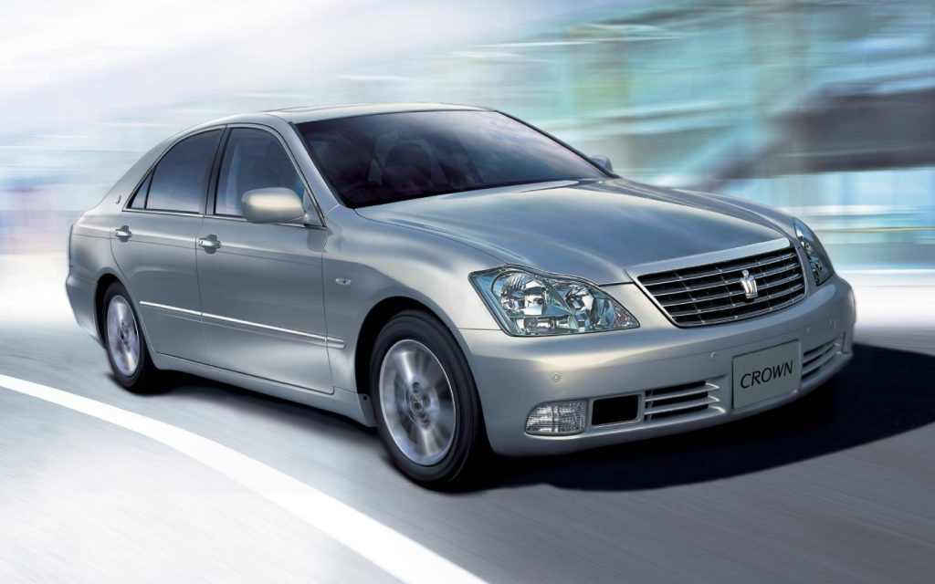 Toyota crown twelve generation was released in 2001