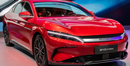 سيارة بي واي دي في المعرض