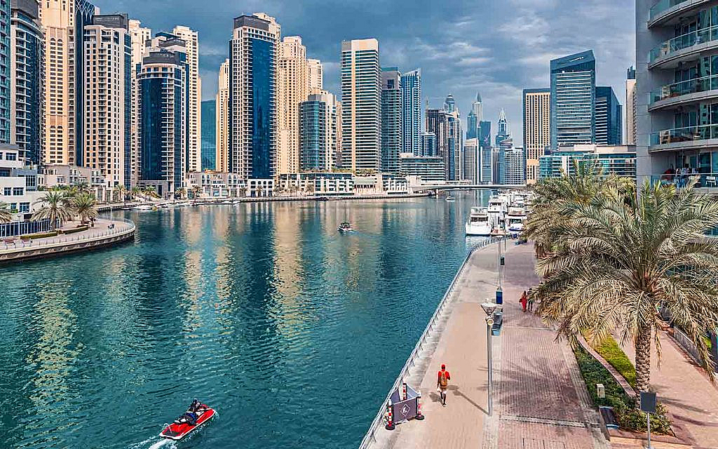 جت سكي في مدينة دبي